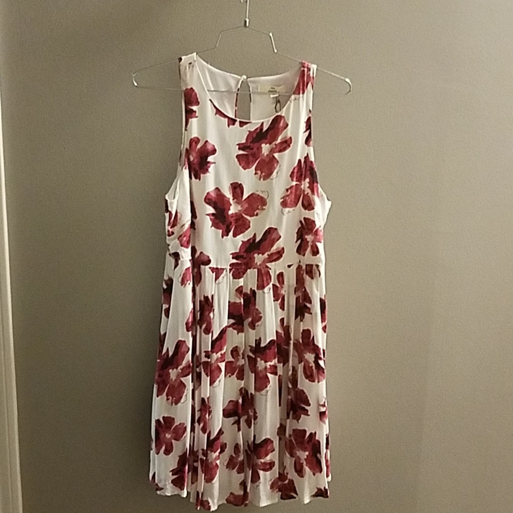 Entro white with burgundy flower dress
